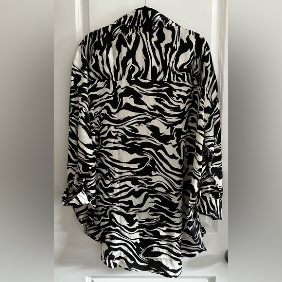 H&M Zebra Print Flowy Blouse - Picture 2 of 3
